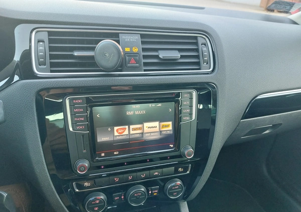 Volkswagen Jetta cena 46500 przebieg: 133586, rok produkcji 2016 z Warszawa małe 154